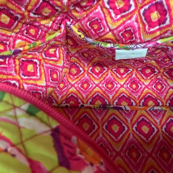 SOLD! VERA BRADLEY Large Travel Duffel Bag - Picture 6 of 12